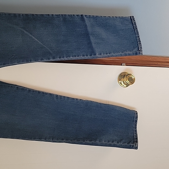 🆕️ Lee Women's Relaxed Fit Straight Leg High Rise Jeans Size 8 Medium - Picture 3 of 10